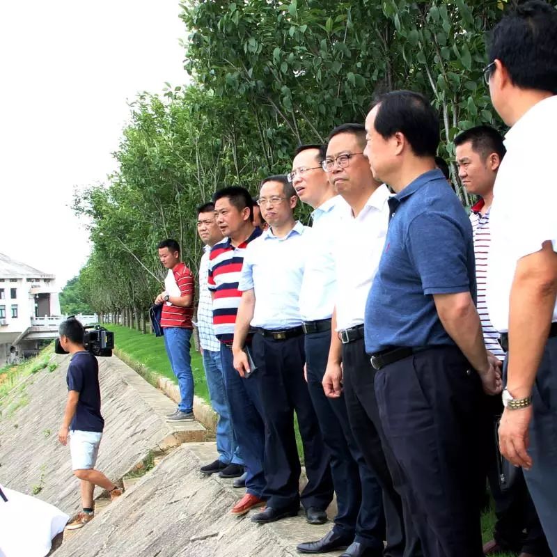 湘潭市长谈文胜来湘乡,就大气,水环境治理及挖山采石整治工